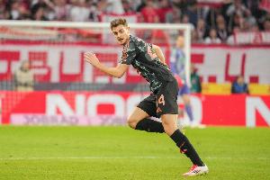 记者：斯坦尼西奇只是少数肌纤维受到影响，最多伤缺1-2周