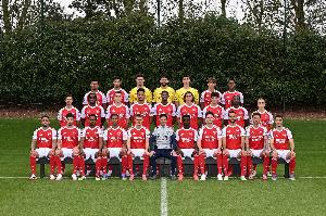 阿森纳拍摄全家福：8名新援悉数亮相，15岁小将道曼在列