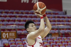 努力升级！雷蒙苦练三分投篮 出手速度明显比之前更快了