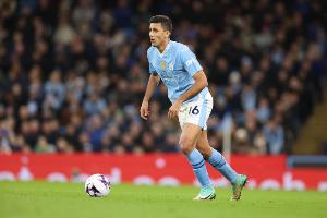 罗德里谈德布劳内：球场上我们是对手，我不会给他任何空间