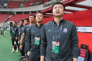 记者：截至昨天没听说萨尔瓦多能踢，也未听说于指导报名国足主帅