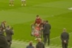 里程碑！马奎尔获赠曼联250场出场纪念球衣