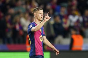 代表巴萨出战的45场比赛，奥尔莫首次单场传射建功