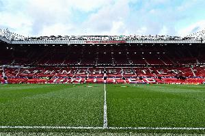 邮报：老特拉福德翻新工作已起作用，球迷暴雨看球大多数未被淋湿