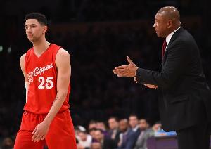 巴爷：老里签他儿子让更衣室变得很怪 他比真正打球的人挣得还多