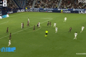 神来之笔🤩维尼修斯右脚弹射破门，进球后跳舞+亲吻队徽庆祝