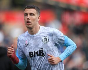 伯恩利后卫艾斯特福单场比赛进2个乌龙球，成为英超历史第6人