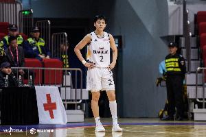 进攻犀利！杨舒予13中8&三分6中3拿到全场最高23分 另有2抢断