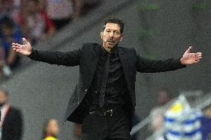 马德里球迷互相辱骂！西甲官方发文，谴责马德里德比中的侮辱行为