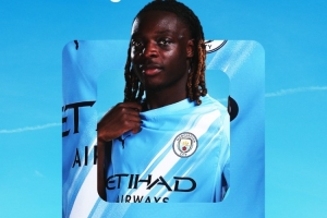 出场5次贡献1球3助攻！官方：多库当选曼城9月份最佳球员