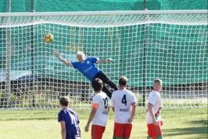 0-10惨败！82岁老门将首发出场被换下，打破意大利最年长球员纪录