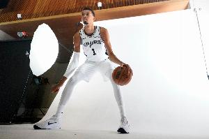 历史哪位2米26巨人最强？文班有望冲第一 除他外仅姚明场均超10分