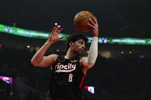 发挥稳定！阿夫迪亚半场8中4&三分5中2拿到13分6板2助1帽